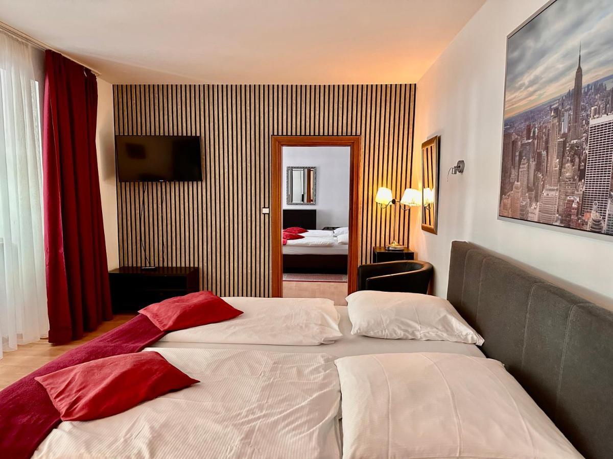Altstadthotel Hayk Am Rhein Colónia Exterior foto